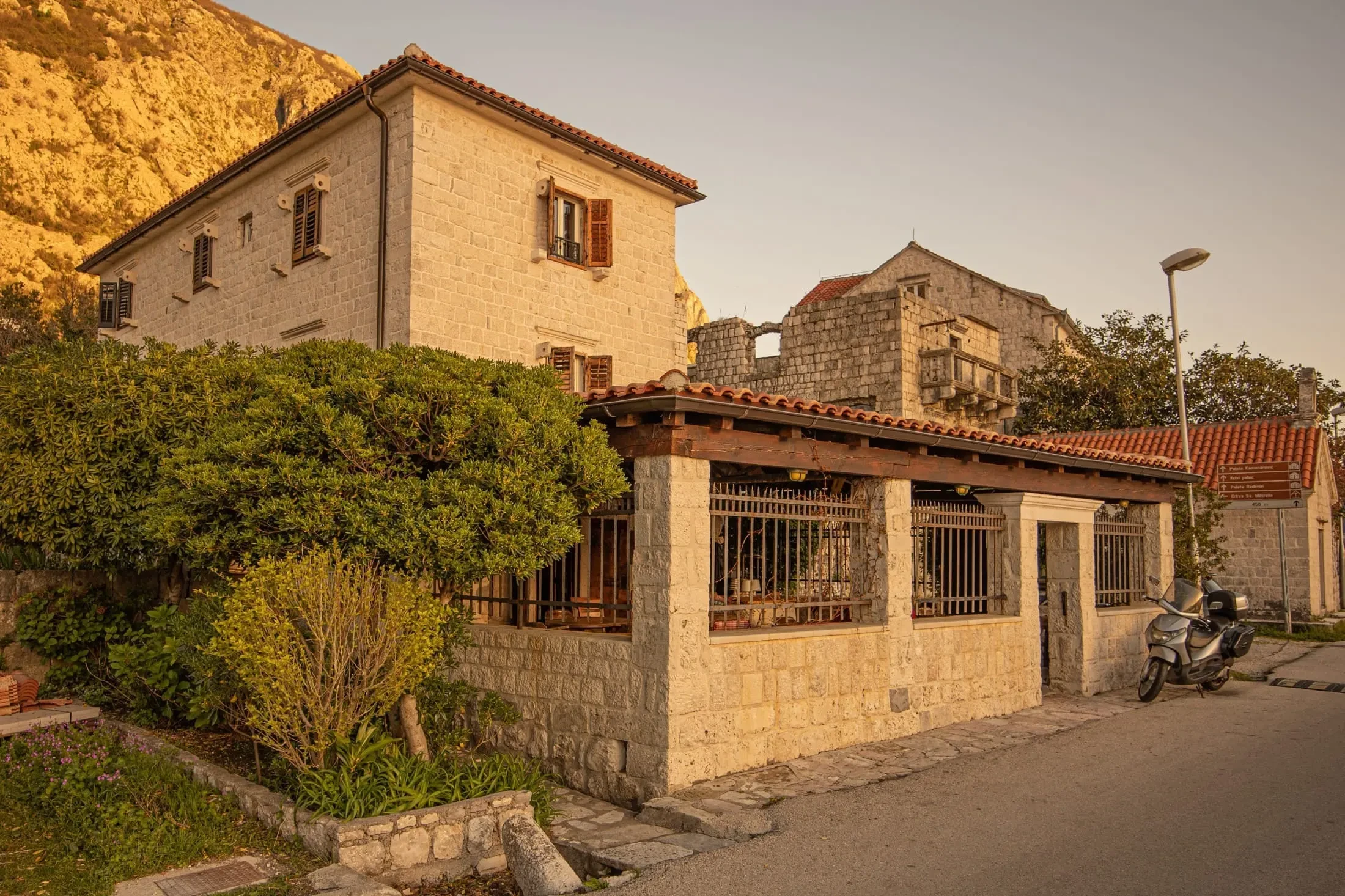 Beautiful Villa Right Next to the Sea with Stunning Coastal Views