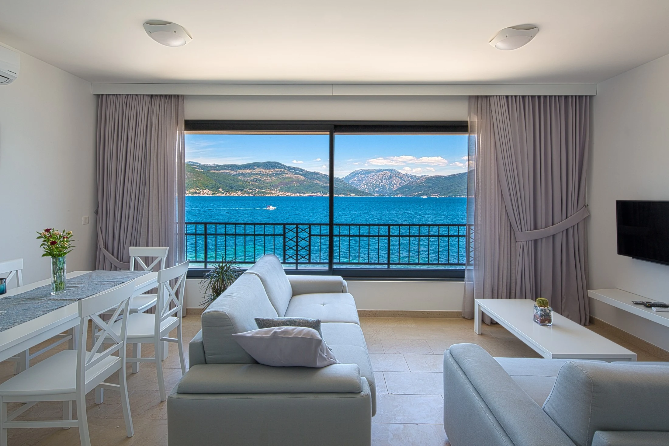 A Villa with a Beautiful View of the Sea and Spacious Terrace