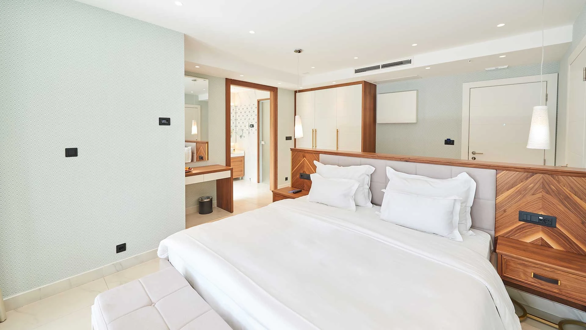Beautiful Room with a Sea View